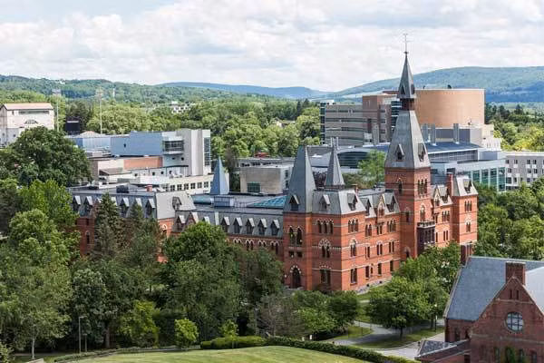 ĐH Cornell - một trong những trường Ivy League và là cái nôi đào tạo ra các nhân tài cho nước Mỹ và thế giới