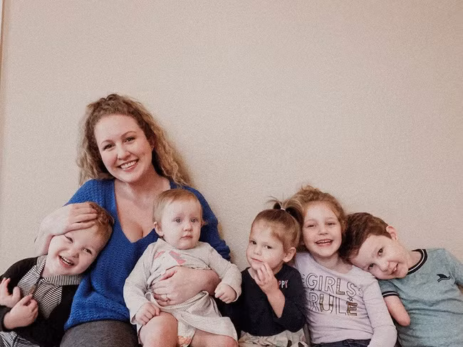 Cậu bé sinh ra không tay, không chân nhưng vẫn làm được điều phi thường khiến ai nấy đều rơi nước mắt - Ảnh 9.