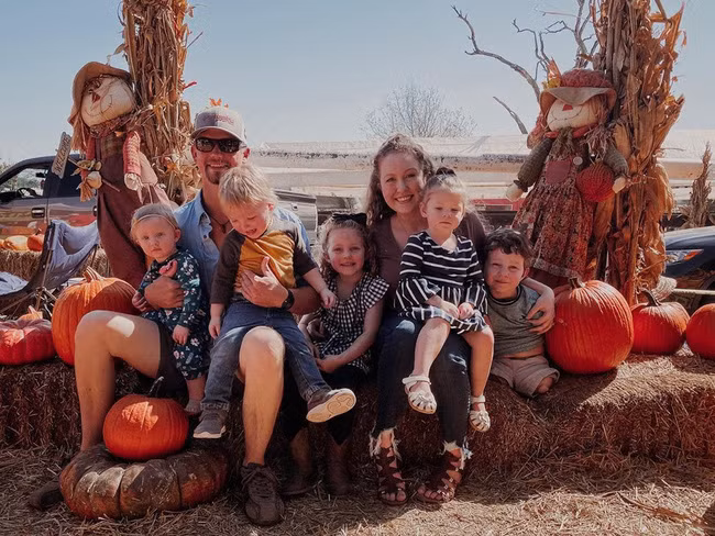 Cậu bé sinh ra không tay, không chân nhưng vẫn làm được điều phi thường khiến ai nấy đều rơi nước mắt - Ảnh 5.