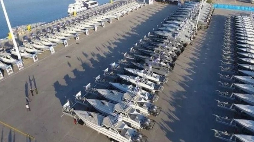 Tàu sân bay Shahid Mahdavi có khả năng mang theo hàng trăm tàu tên lửa tấn công nhanh Tàu sân bay Shahid Mahdavi có khả năng mang theo hàng trăm tàu tên lửa tấn công nhanh