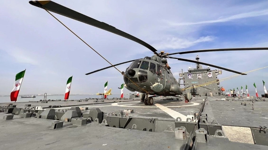 Tàu sân bay Shahid Mahdavi có khả năng mang theo các máy bay trực thăng và UAV Tàu sân bay Shahid Mahdavi có khả năng mang theo các máy bay trực thăng và UAV