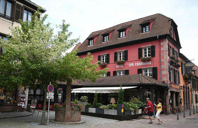 Khách sạn nơi đầu bếp 61 tuổi tự tử ở Pháp. Ảnh:AP. Ông Obama nhắc tới bún chả Hà Nội khi tiếc thương đầu bếp Anthony Bourdain - 2