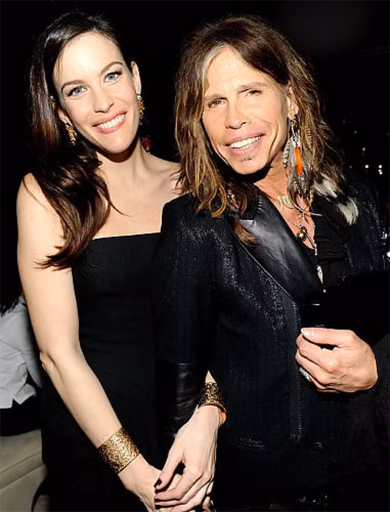Rocker Steven Tyler - trưởng nhóm Aerosmith - cũng đã có cuộc tình một đêm với cựu người mẫu Playboy Bebe Buell vào năm 1976 khi cô đang chung sống với nam ca sĩ Todd Rundgren. Cô bé Liv được sinh ra vào tháng 1/1977 mang họ Rundgren. Đến khi Liv 8 tuổi, Steven Tyler phát hiện cô bé này có gương mặt rất giống con gái của ông. Lúc đó, sự thực mới được sáng tỏ. Tuy nhiên 8 năm sau đó, bí mật mới được người ngoài biết khi Liv đổi họ thành Liv Tyler. Người mẫu kiêm diễn viên xứ sương mù có mối quan hệ rất thân thiết với bố đẻ của cô.