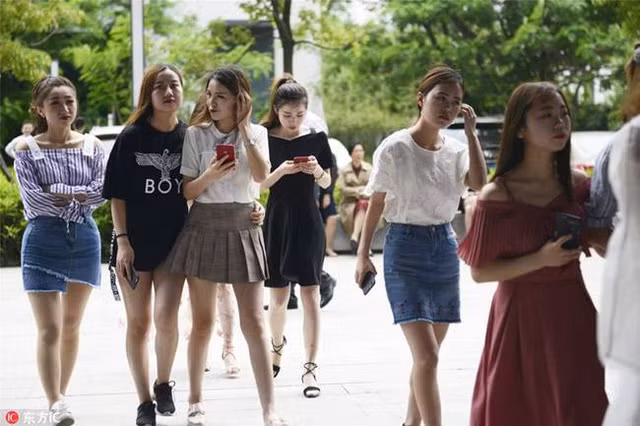  Cơ sở đào tạo ngôi sao trên Internet ở Vũ Hán là cơ sở lớn nhất trong lĩnh vực này ở Trung Quốc. 