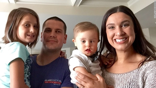 Gia đình luôn ở bên Megan để ủng hộ cô và Asher.