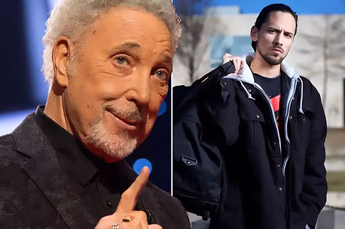 Danh ca Tom Jones từng có cuộc tình với người mẫu Katherine Berkery trong khi đi lưu diễn vào năm 1987. Khi Katherine thông báo mang thai, nam ca sĩ cương quyết phủ nhận. Mặc dù sau đó kết quả DNA chứng minh ông là cha ruột của cậu bé Jonathan Berkery nhưng Tom Jones vẫn không chịu thừa nhận. Ông không gặp buồn gặp người con trai ngoài giá thú và không hề quan tâm đến cuộc đời của cậu dù Jonathan Berkery có cuộc sống rất khó khăn.