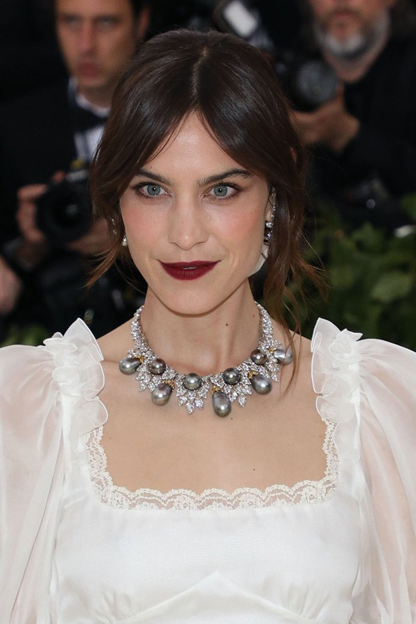 Ưu điểm của kiểu tóc mái này là giúp khuôn mặt trông thanh tú và tươi sáng hơn vì nó tập trung sự chú ý vào vùng chữ T.