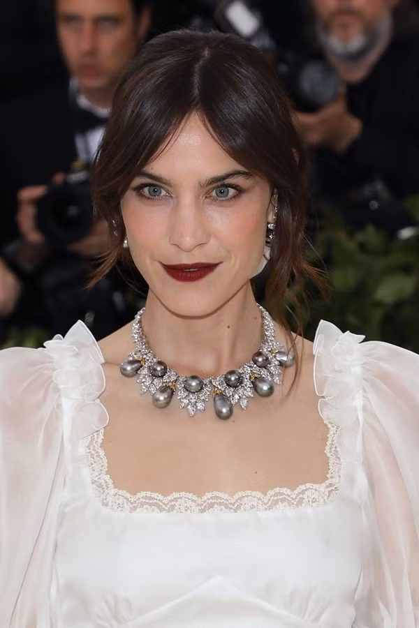 Ưu điểm của kiểu tóc mái này là giúp khuôn mặt trông thanh tú và tươi sáng hơn vì nó tập trung sự chú ý vào vùng chữ T.