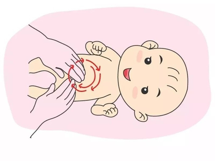 6 bước massage giúp bé hết đầy hơi, táo bón, quấy khóc mẹ nào cũng nên học