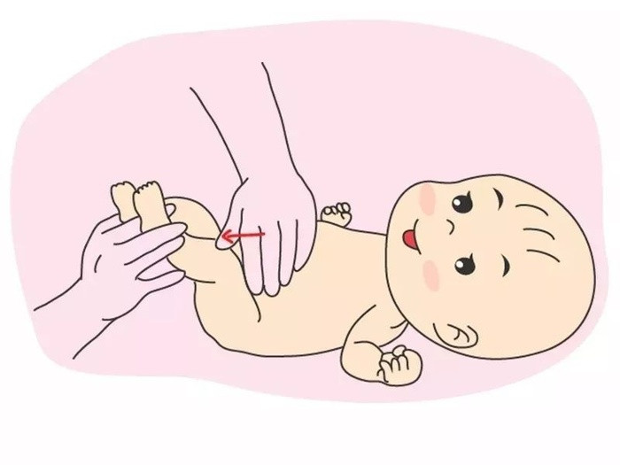 6 bước massage giúp bé hết đầy hơi, táo bón, quấy khóc mẹ nào cũng nên học