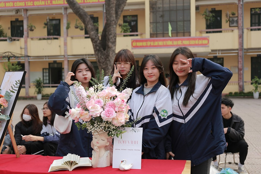 Đây là một sân chơi bổ ích cho các em học sinh trong dịp 8/3 hàng năm. Đây là một sân chơi bổ ích cho các em học sinh trong dịp 8/3 hàng năm.