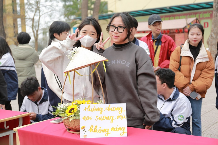 Các em học sinh mỗi lớp đều tham gia với tinh thần hào hứng. Các em học sinh mỗi lớp đều tham gia với tinh thần hào hứng.