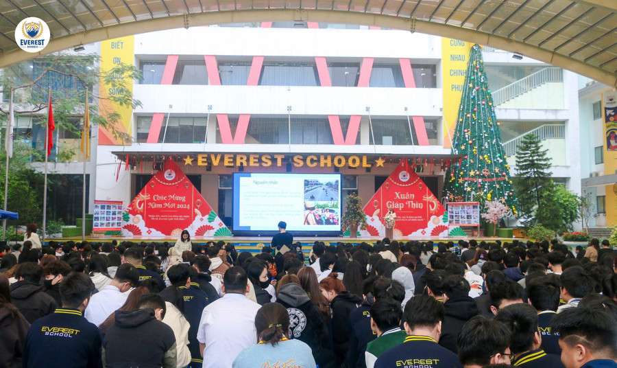 Hơn 600 học sinh của trường được nghe tuyên truyền về an toàn giao thông.