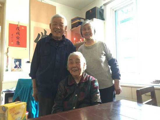 cu ba 94 tuoi gan 50 nam chua tung toi vien nho mot thu van hay an suot 73 nam - 1