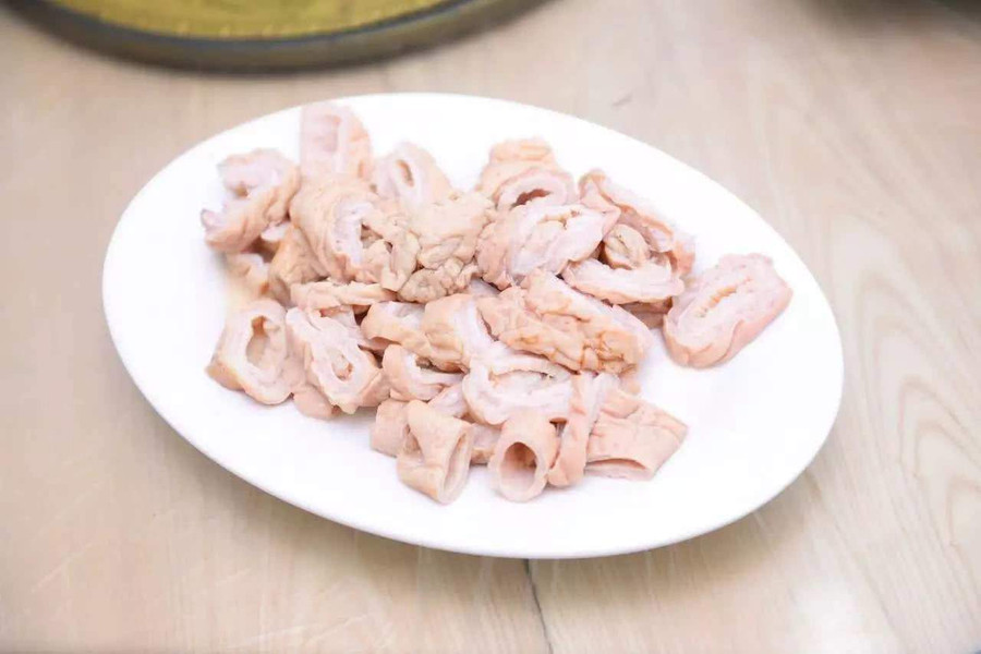 Rửa lòng lợn, chỉ cần có thêm thứ này sẽ khử sạch mùi hôi, thơm ngay tức khắc