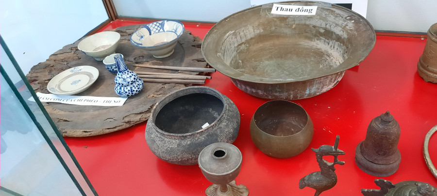 Hình ảnh minh họa về những vật dụng từ những năm trước 1945. Hình ảnh minh họa về những vật dụng từ những năm trước 1945.