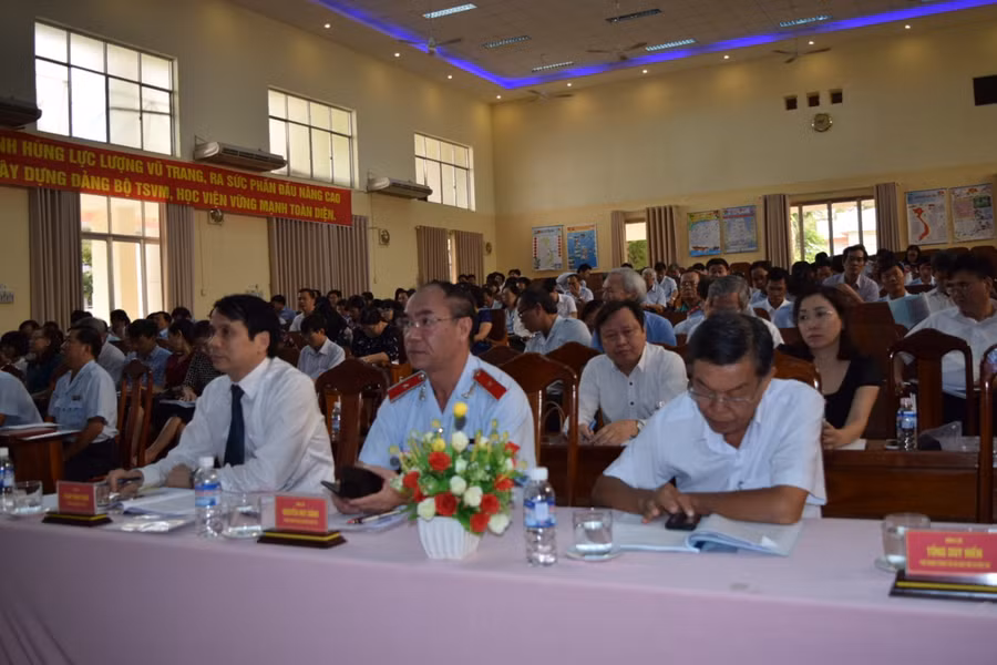 Đông đảo các đại biểu dự hội nghị