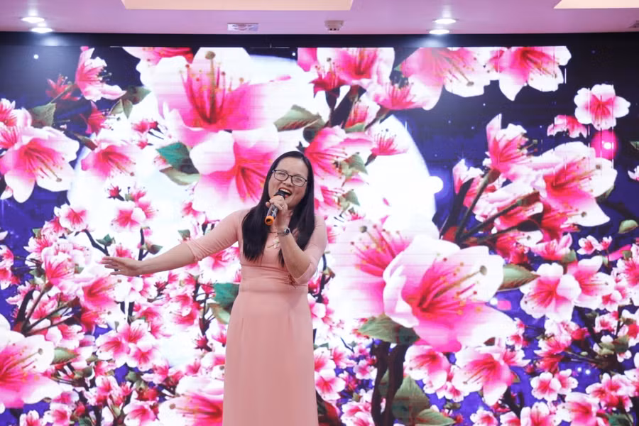 Tiết mục văn nghệ "Nghề giáo tôi yêu" do Đoàn Trường THPT Lý Tự Trọng thể hiện.