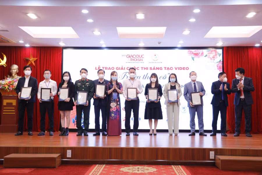 Bên cạnh đó, BTC cũng trao 1 giải dành cho video được yêu thích nhất trên cả 3 nền tảng Fanpage, Youtube, Tiktok.