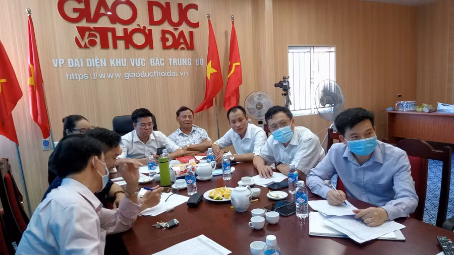 Ban tổ chức cuộc thi Sáng tạo video "Tri ân thầy cô" căng mình lựa chọn các tác phẩm xuất sắc nhất.