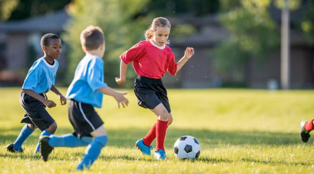 Vitamin D có vai trò rất quan trọng trong chuyển hóa, canxi và phốtpho là hai khoáng chất quan trọng để phát triển xương. Ảnh minh họa