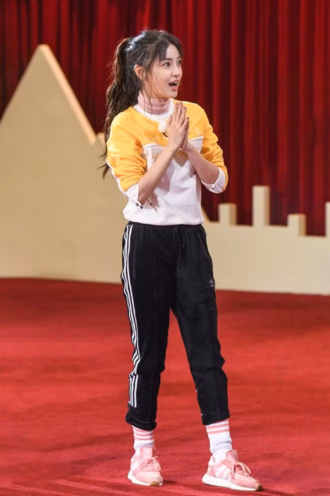 Diện set đồ đơn giản, không ngờ Angela Baby phô bày toàn bộ nhược điểm vóc dáng ảnh 7