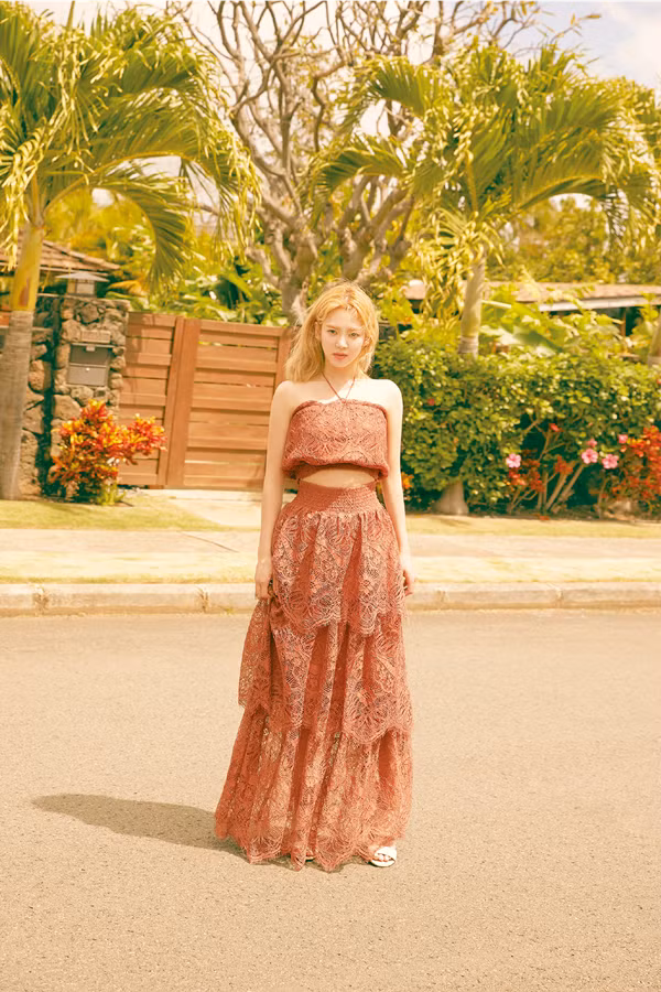 Lên đồ đi du lịch hè đẹp mê ly như loạt mỹ nhân hàn