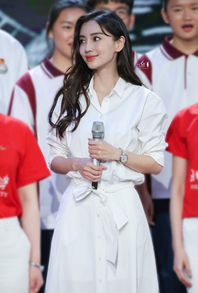 Diện set đồ đơn giản, không ngờ Angela Baby phô bày toàn bộ nhược điểm vóc dáng ảnh 5