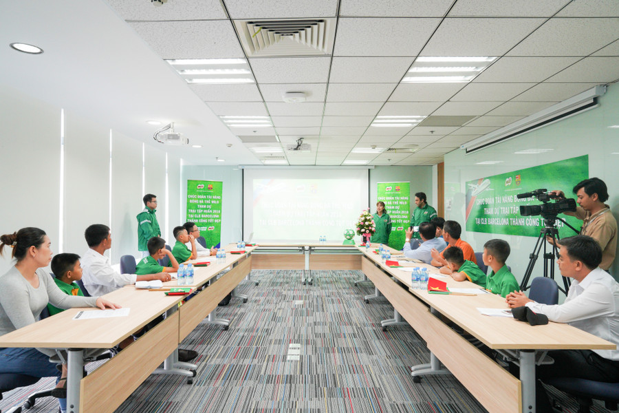 Quang cảnh buổi gặp mặt Quang cảnh buổi gặp mặt