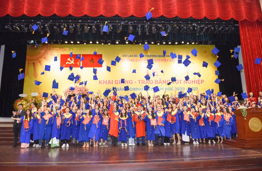 Sinh viên Trường Cao đẳng Đại Việt Sài Gòn trong ngày vui tốt nghiệp