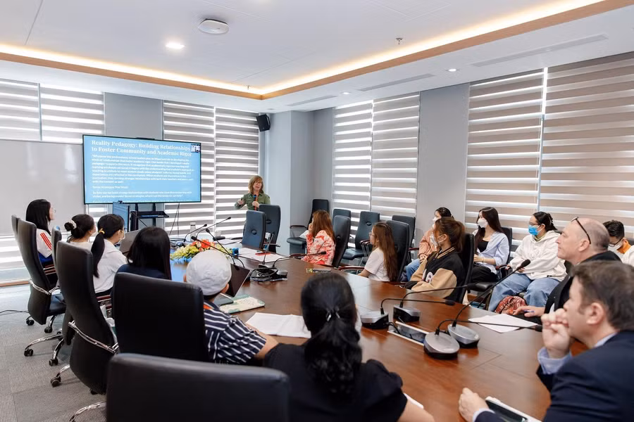 Một phiên thảo luận nhóm tại hội thảo.