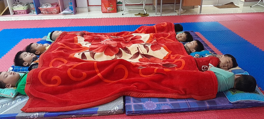 Để phòng chống rét cho học sinh, ngay từ đầu năm học trường Mầm non Quảng Chu đã chuẩn bị đầy đủ cơ sở vật chất đảm bảo. Để phòng chống rét cho học sinh, ngay từ đầu năm học trường Mầm non Quảng Chu đã chuẩn bị đầy đủ cơ sở vật chất đảm bảo.