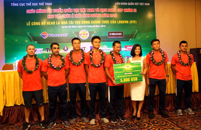 Ngày về rộn rã niềm vui của đội tuyển quần vợt Việt Nam - ảnh 7