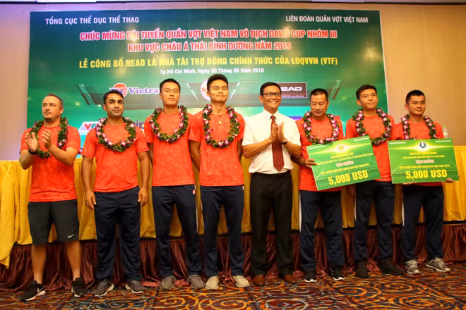 Ngày về rộn rã niềm vui của đội tuyển quần vợt Việt Nam - ảnh 8