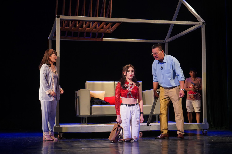 Một cảnh trong vở kịch "Ngược chiều gió". Ảnh: Nhà hát Tuổi trẻ.