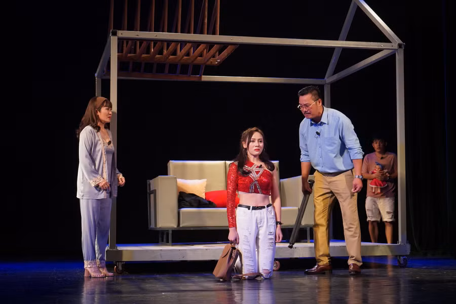 Một cảnh trong vở kịch "Ngược chiều gió". Ảnh: Nhà hát Tuổi trẻ.
