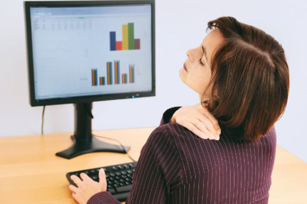 Đau mỏi cơ bắp Cơ thể tích tụ độc tố khiến cơ bắp và khớp bị đau nhức. Bạn có thể thấy nhanh mệt khi tập thể dục, chân tay nổi nhiều gân xanh. Đau mỏi cơ bắp Cơ và cả khớp khi có độc tố cũng khiến bạn cảm thấy đau nhức, đây cũng là cảnh báo cơ thể có nhiều độc tố, bạn bỗng lười biếng và ngại tập thể dục, khi tập thì thấy nhanh mỏi, đau, xuất hiện gân tay, chân, hoặc giãn mao mạch.