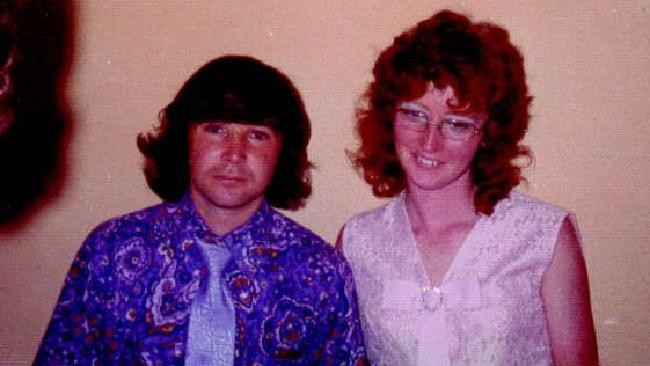Khi Katherine Knight kết hôn với David Kellett, mẹ cô ta đã cảnh báo rằng: "Anh nên cẩn thận, kẻo có ngày nó giết anh đấy." Khi Katherine Knight kết hôn với David Kellett, mẹ cô ta đã cảnh báo rằng: "Anh nên cẩn thận, kẻo có ngày nó giết anh đấy."