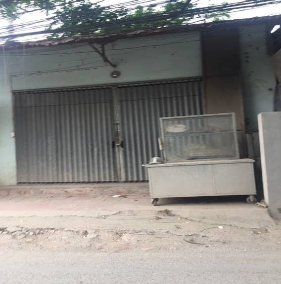 Nhiều hộ dân không thể buôn bán vì quá nhiều bụi Nhiều hộ dân không thể buôn bán vì quá nhiều bụi