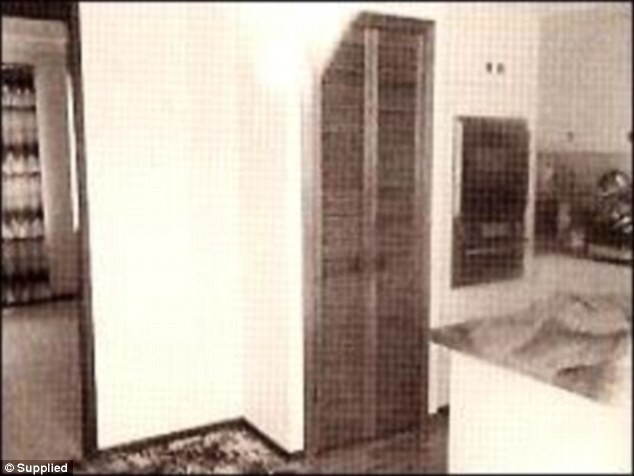 Căn nhà của Katherine có không khí rất u ám. Căn nhà của Katherine có không khí rất u ám.