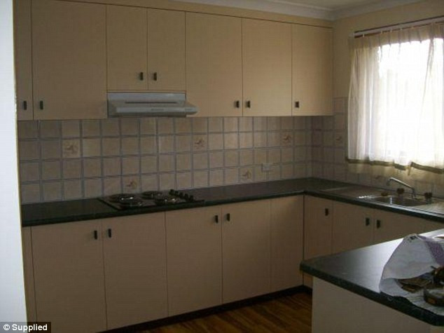 Căn bếp nơi cảnh sát tìm thấy chiếc nồi hơi với nguyên rau, củ, cùng đầu người đang được hầm. Căn bếp nơi cảnh sát tìm thấy chiếc nồi hơi với nguyên rau, củ, cùng đầu người đang được hầm.