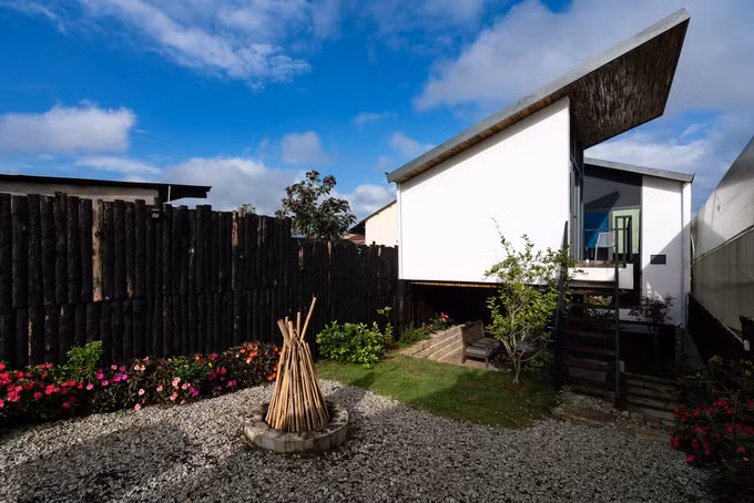 Ngôi nhà tận dụng vật liệu bỏ đi ở Đà Lạt lên báo Mỹ