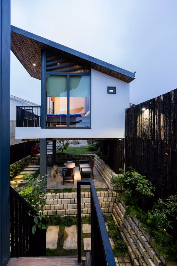 Ngôi nhà tận dụng vật liệu bỏ đi ở Đà Lạt lên báo Mỹ