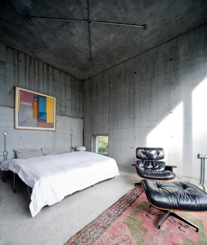 Căn nhà hoàn thiện năm 2017, có 4 phòng ngủ, với tất cả các bức tường, cả bể bơi đều bằng bê tông, có thể nhìn ra vùng ngoại ô xung quanh. Căn nhà hoàn thiện năm 2017, có 4 phòng ngủ, với tất cả các bức tường, cả bể bơi đều bằng bê tông, có thể nhìn ra vùng ngoại ô xung quanh.