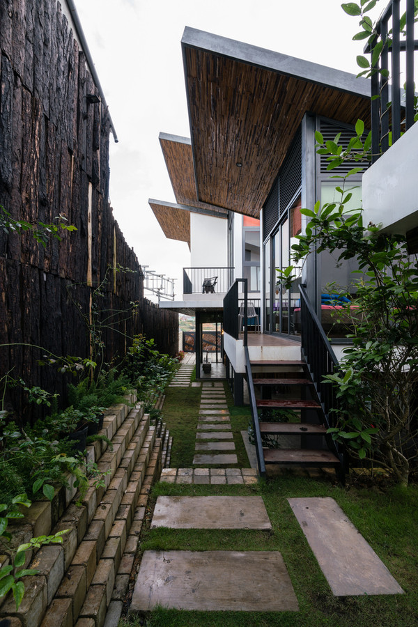 Ngôi nhà tận dụng vật liệu bỏ đi ở Đà Lạt lên báo Mỹ ảnh 4 Ngôi nhà tận dụng vật liệu bỏ đi ở Đà Lạt lên báo Mỹ