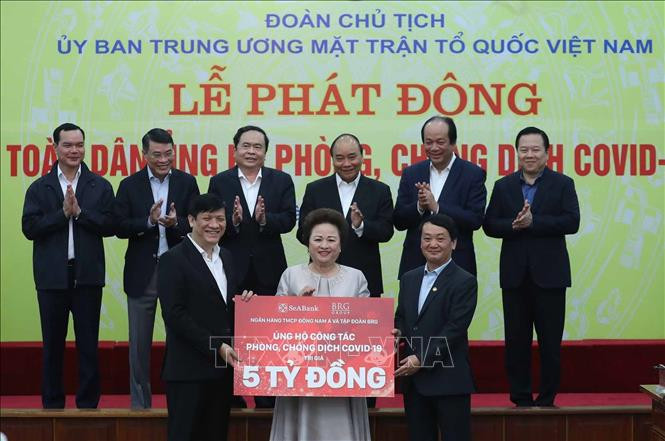Tập đoàn BRG và Ngân hàng SeABank ủng hộ 5 tỷ tại chương trình. Chú thích ảnh
