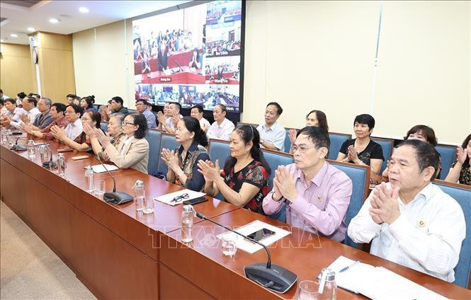 Cử tri tham dự Hội nghị Đại biểu Quốc hội tiếp xúc cử tri tại quận Đống Đa. Ảnh: Trí Dũng/TTXVN