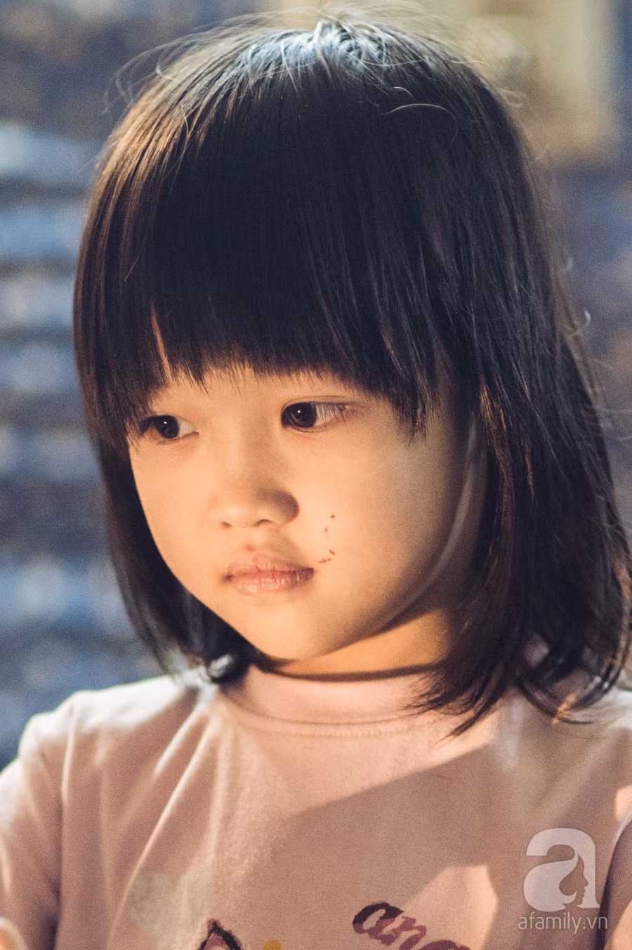 Gặp cô bé mặc đồ cũ “chất” như fashionista mơ làm người mẫu và thèm được đi học ảnh 8