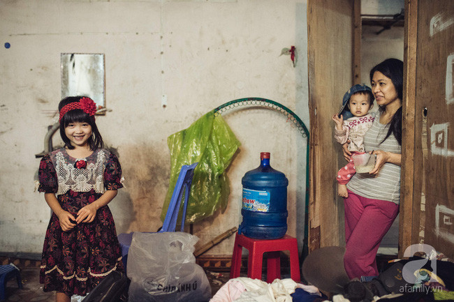 Gặp cô bé mặc đồ cũ chất như fashionista ở Hà Nội: Bé mơ làm người mẫu và thèm được đi học - Ảnh 11.