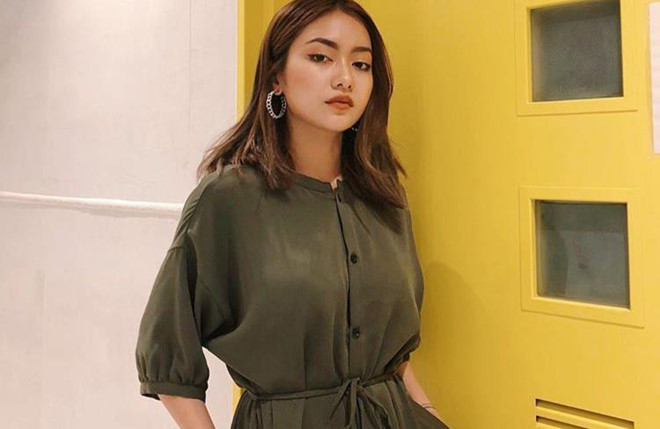 Nga Wendy (sinh năm 1991) là rich kid nổi tiếng trong giới trẻ. Cô từng tiết lộ mua nhà ở tuổi 23. Bốn năm sau, 27 tuổi, cô gái này đã sở hữu đến 4 căn nhà. Lúc mới nổi tiếng, Nga Wendy được biết đến là IT Girl với những tấm ảnh đẹp và chất trên Instagram. Dần dần 9X chuyển sang kinh doanh. Hoi rich kid giau co sang chanh ma van ham me kinh doanh hinh anh 1